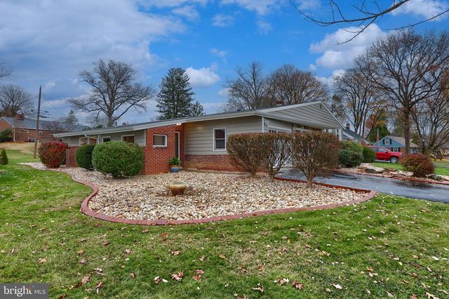 1863 HARRINGTON DR, Lancaster, PA 17601