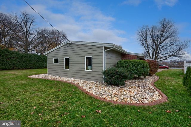 1863 HARRINGTON DR, Lancaster, PA 17601