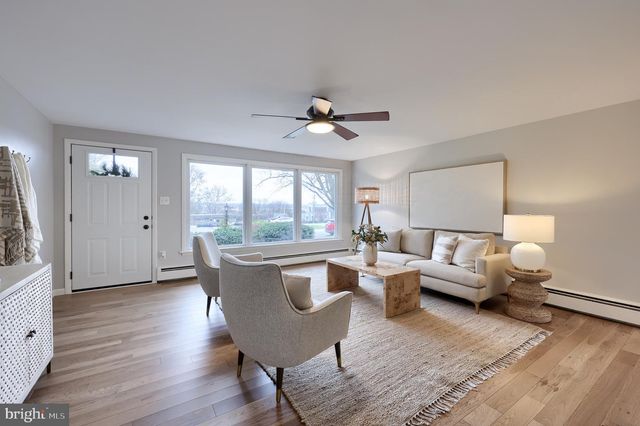 1863 HARRINGTON DR, Lancaster, PA 17601