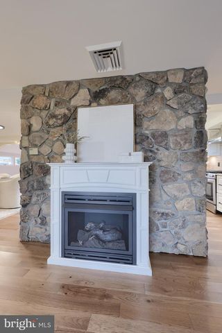 1863 HARRINGTON DR, Lancaster, PA 17601