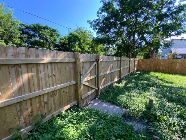 127 Fredonia St, San Antonio, TX 78203
