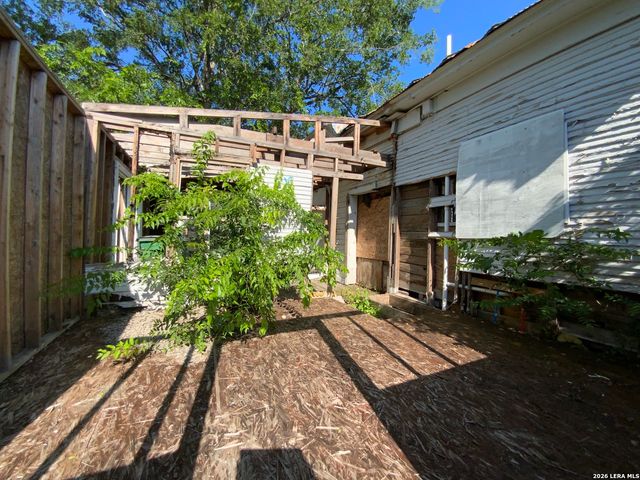 127 Fredonia St, San Antonio, TX 78203