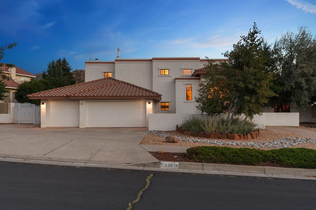 13616 CRESTED BUTTE Drive NE, Albuquerque, NM 87112
