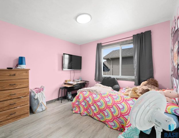 3920 S Stanford Ave Avenue, Sioux Falls, SD 57106