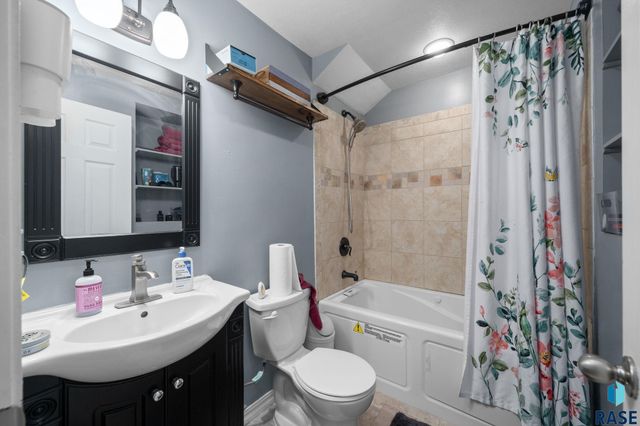 3920 S Stanford Ave Avenue, Sioux Falls, SD 57106