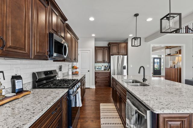 3046 Wedgewood Dr, Greenbrier, TN 37073