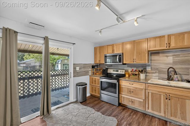 3728 Grafton Street, Orion Charter Township, MI 48359