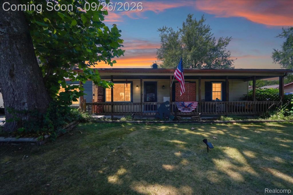 3728 Grafton Street, Orion Charter Township, MI 48359