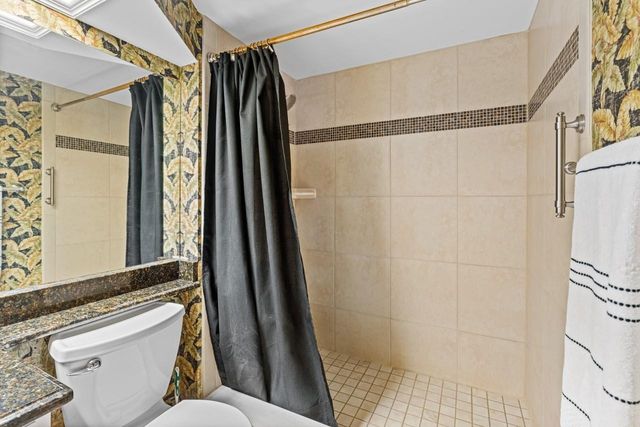 1815 Mooringline Drive 2E, Vero Beach, FL 32963