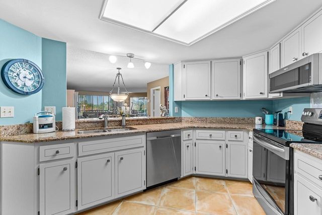 1815 Mooringline Drive 2E, Vero Beach, FL 32963