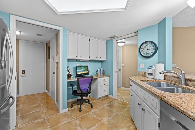 1815 Mooringline Drive 2E, Vero Beach, FL 32963