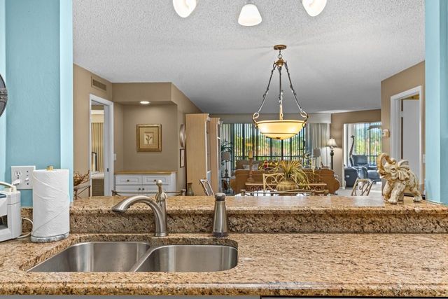 1815 Mooringline Drive 2E, Vero Beach, FL 32963