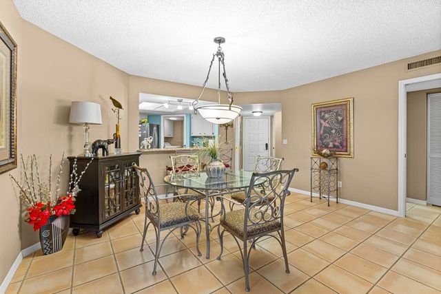 1815 Mooringline Drive 2E, Vero Beach, FL 32963