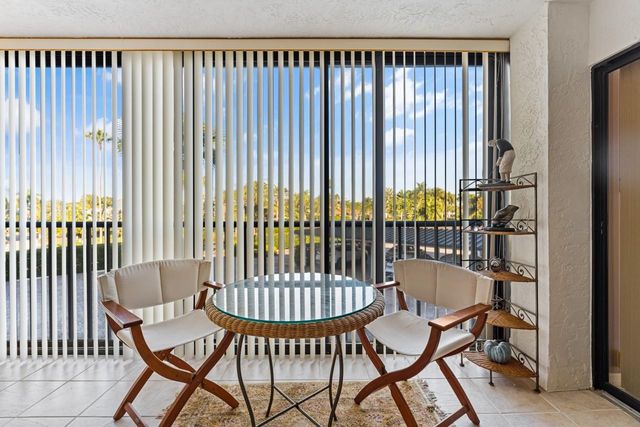 1815 Mooringline Drive 2E, Vero Beach, FL 32963