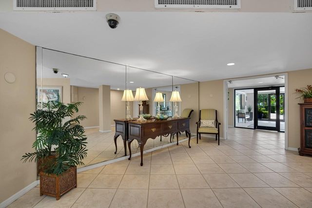 1815 Mooringline Drive 2E, Vero Beach, FL 32963