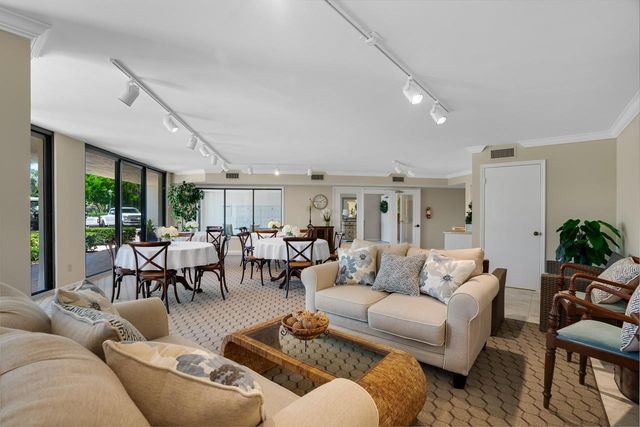 1815 Mooringline Drive 2E, Vero Beach, FL 32963