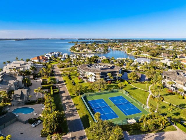 1815 Mooringline Drive 2E, Vero Beach, FL 32963