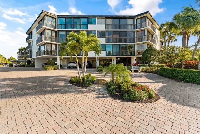 1815 Mooringline Drive 2E, Vero Beach, FL 32963