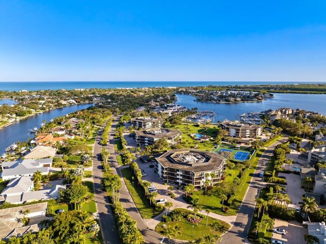 1815 Mooringline Drive 2E, Vero Beach, FL 32963