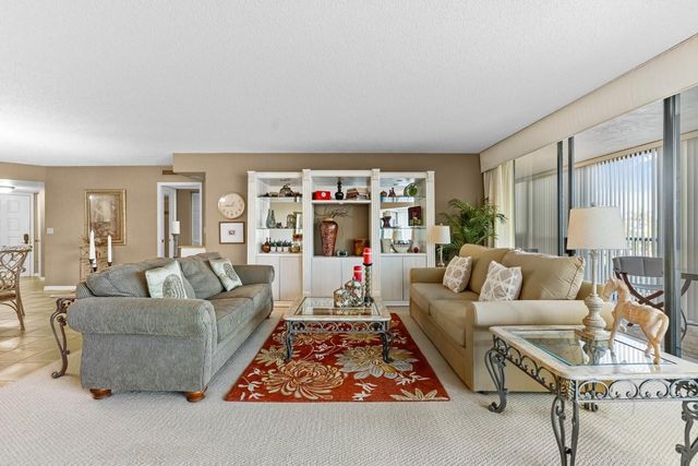 1815 Mooringline Drive 2E, Vero Beach, FL 32963