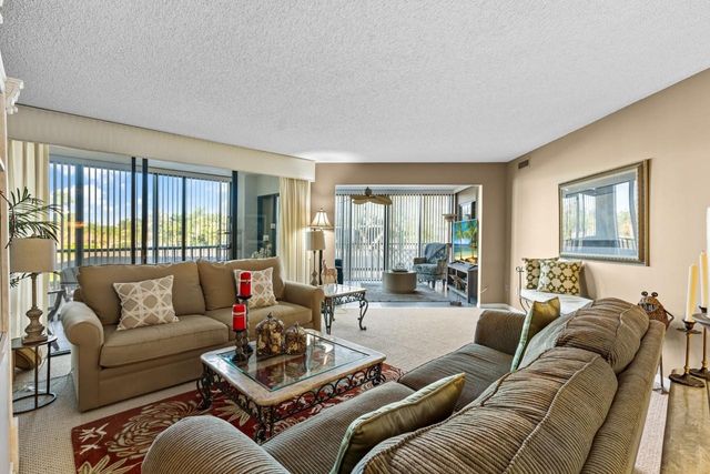 1815 Mooringline Drive 2E, Vero Beach, FL 32963