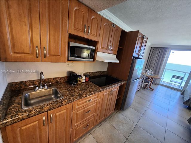 19201 Collins Avenue 846, Sunny Isles Beach, FL 33160