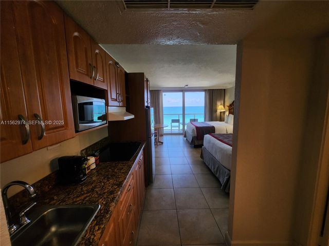 19201 Collins Avenue 846, Sunny Isles Beach, FL 33160