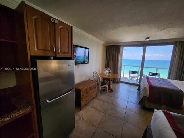 19201 Collins Avenue 846, Sunny Isles Beach, FL 33160