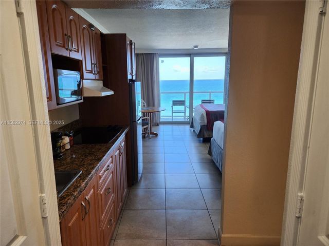 19201 Collins Avenue 846, Sunny Isles Beach, FL 33160