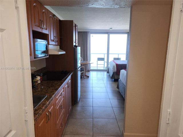 19201 Collins Avenue 846, Sunny Isles Beach, FL 33160