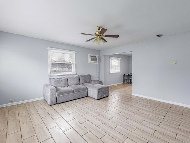 15316 Parkside Drive, Markham, IL 60428