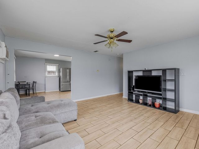 15316 Parkside Drive, Markham, IL 60428