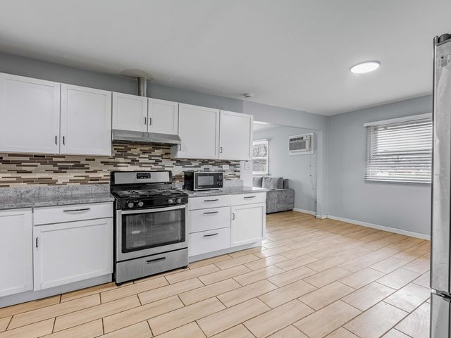 15316 Parkside Drive, Markham, IL 60428