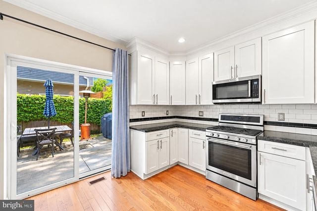 1008 CHRISTIAN ST, Philadelphia, PA 19147