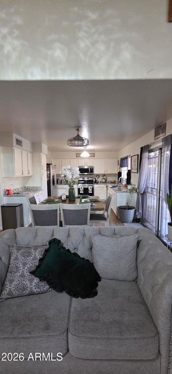 Image 3 of property listing at 10766 W DEL RIO Lane, Avondale, AZ 85323