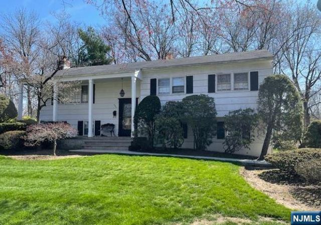 482 Tulane Court, Paramus, NJ 07652