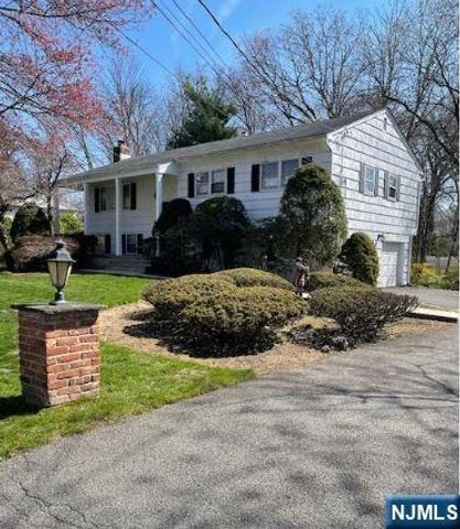 482 Tulane Court, Paramus, NJ 07652