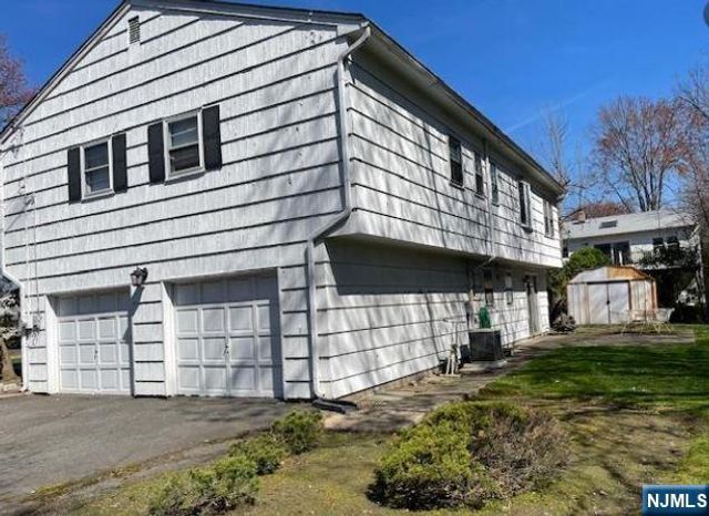 482 Tulane Court, Paramus, NJ 07652
