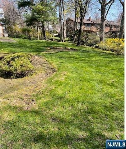 482 Tulane Court, Paramus, NJ 07652