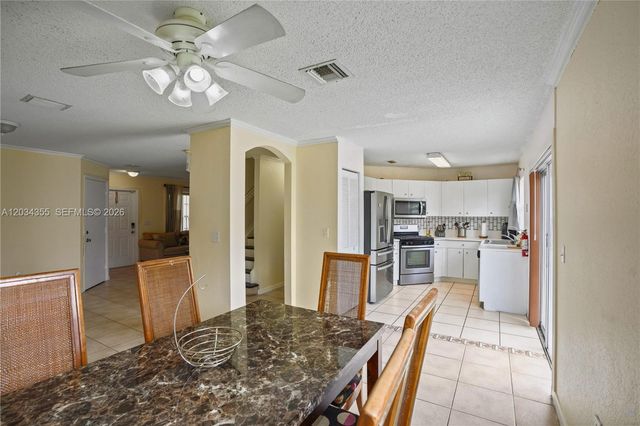 8964 NW 53rd Ct, Sunrise, FL 33351