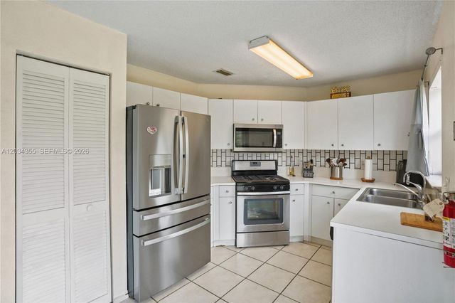 8964 NW 53rd Ct, Sunrise, FL 33351