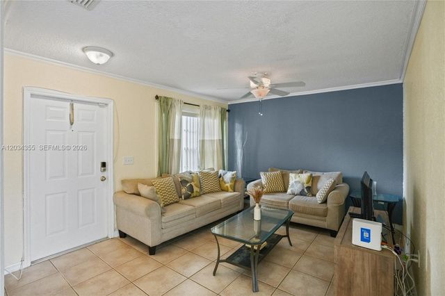8964 NW 53rd Ct, Sunrise, FL 33351