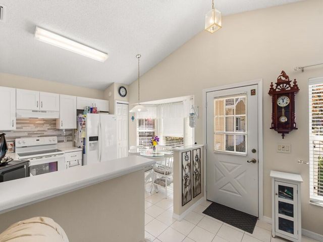 612 NW San Remo Circle, Port St. Lucie, FL 34986