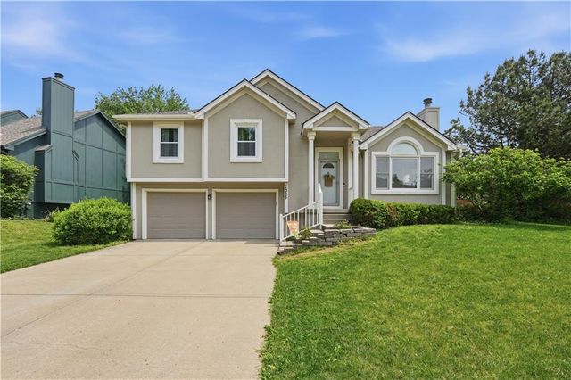7305 N Richmond Avenue, Kansas City, MO 64158