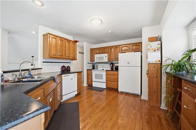 7305 N Richmond Avenue, Kansas City, MO 64158