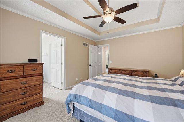 7305 N Richmond Avenue, Kansas City, MO 64158