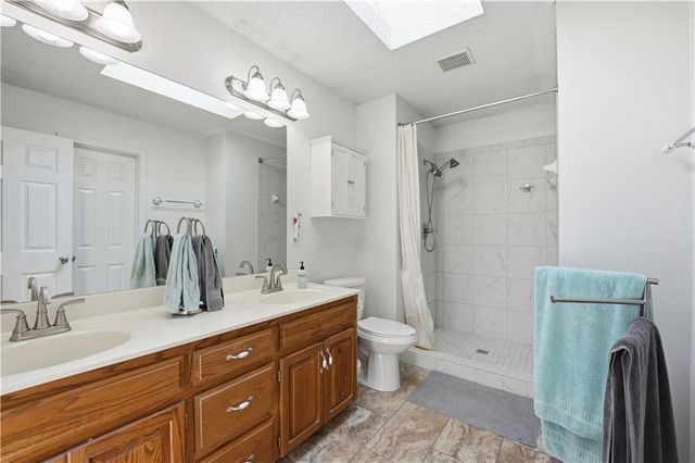 7305 N Richmond Avenue, Kansas City, MO 64158