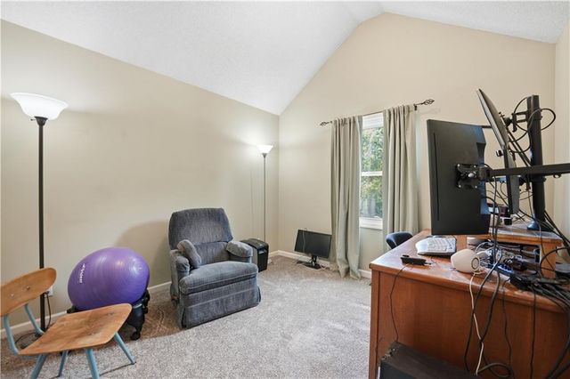 7305 N Richmond Avenue, Kansas City, MO 64158