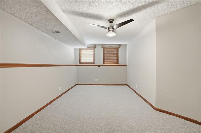 7305 N Richmond Avenue, Kansas City, MO 64158