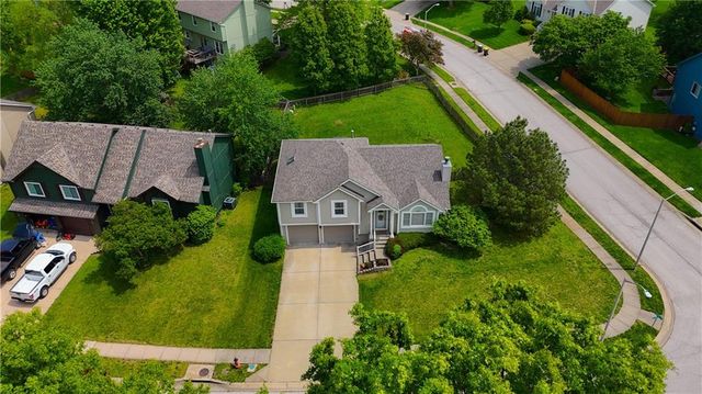 7305 N Richmond Avenue, Kansas City, MO 64158